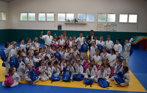 Remise de sacs aux judokas de Coutances Judo
