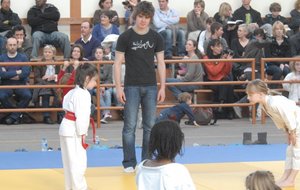 Le salut : respect.