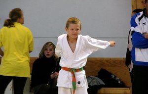 Corentin en train de s'échauffer les épaules